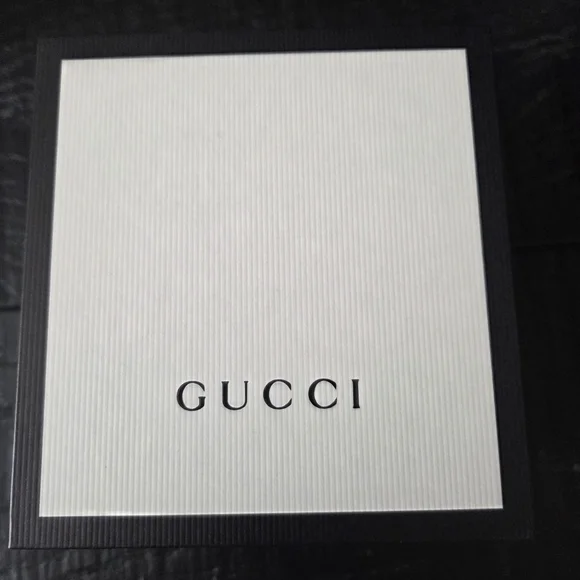 Gucci Black and Silver Watch with Red and Green Accents. - Picture 5 of 6